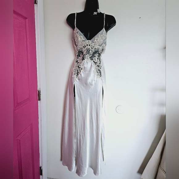 jonquil by diane samandi Other - Vintage White Floral Lace Tied Slip Gown naomi neiman Marcus